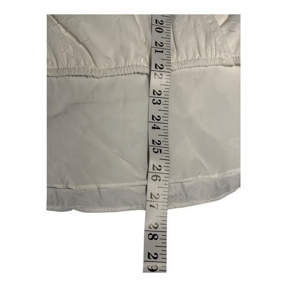 NEW Vacate The Label Women's White Floral Burnout Blouse Size Small NWT - Picture 6 of 8